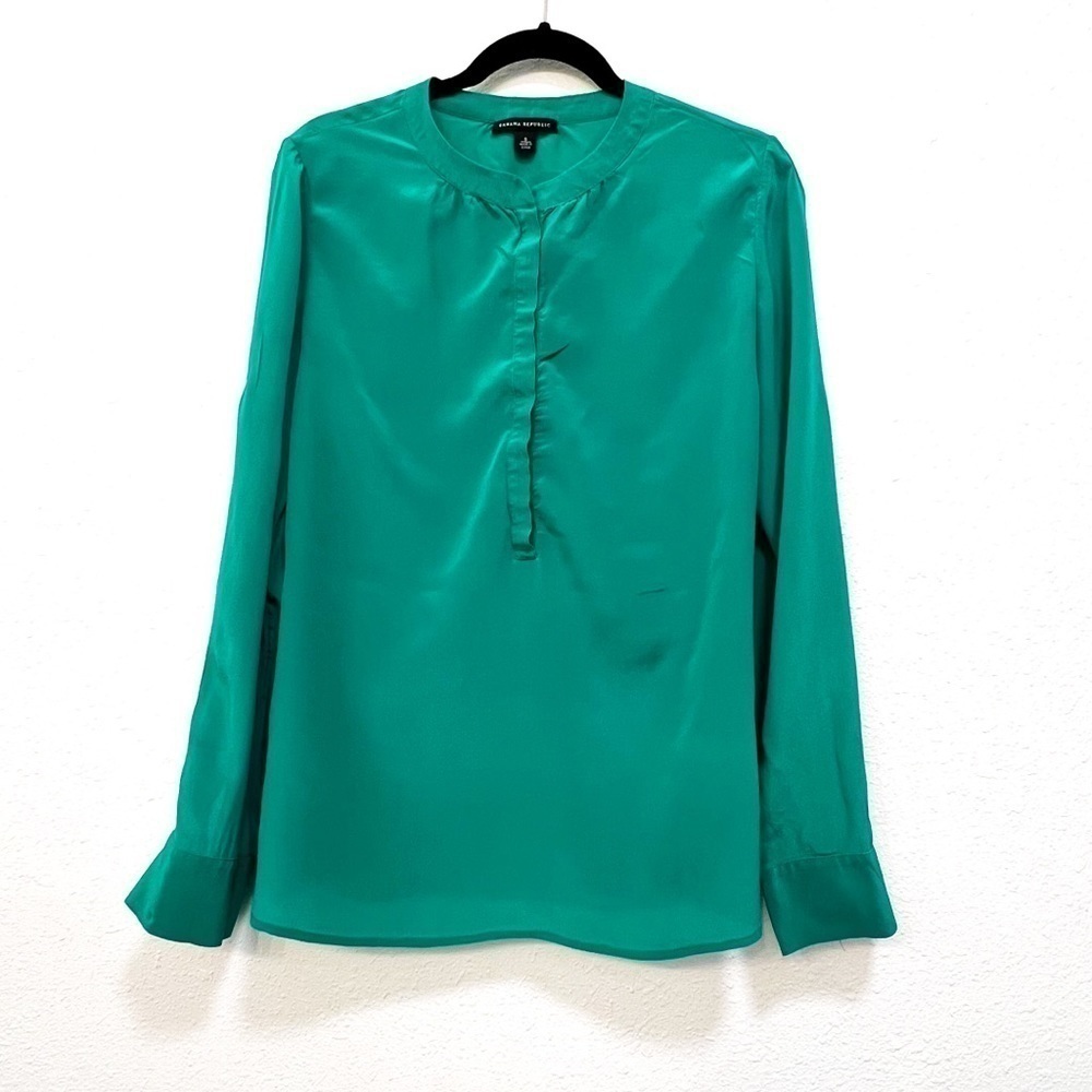 Banana Republic Collarless Top